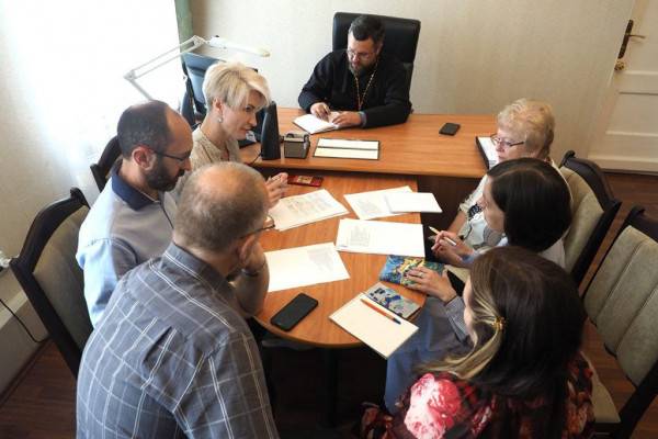 В Смоленской епархии прошло очередное организационное заседание редсовета проекта «Культурный код. Смоленск. 102.7 FM»