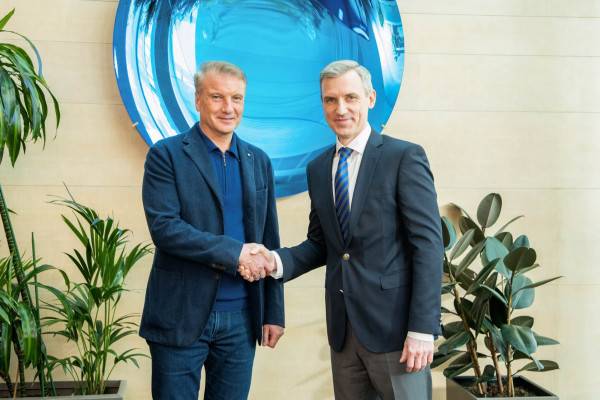 Василий Анохин и Герман Греф провели беседу о проектах, которые будут реализованы к юбилею МИ Глинки на территории Смоленщины