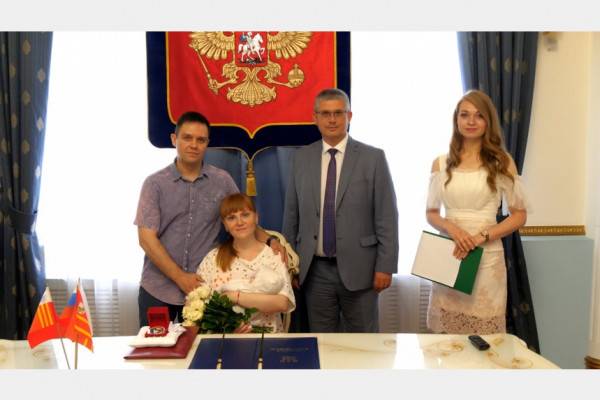 Родившийся в Смоленске в 2023 году 1160-й ребёнок сразу получил медаль