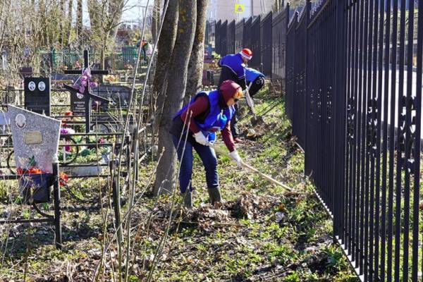 Субботник у Храма Спаса Нерукотворного Образа в Смоленске