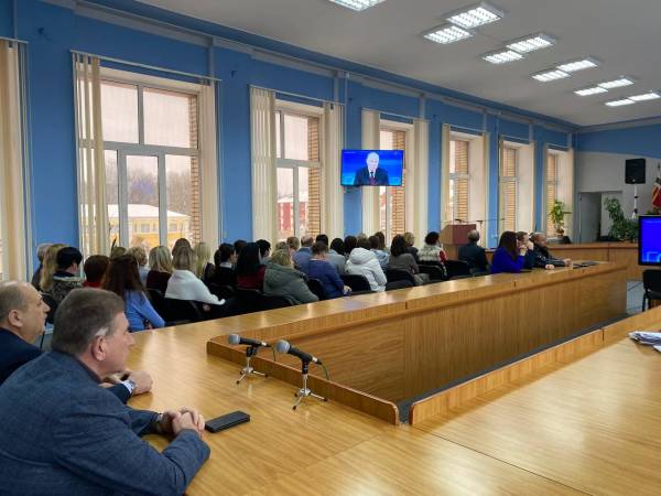 Рославльчане смотрели прямую линию Президента В.В. Путина