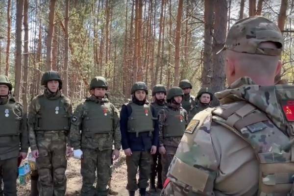 Штурмовиков Центрального военного округа наградили во время телемоста с родственниками