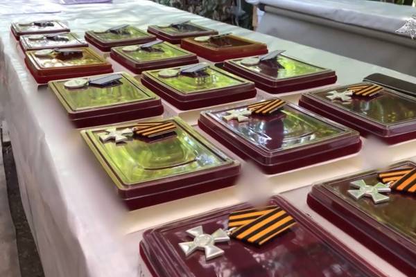 Более 100 бойцов штурмового отряда ЦВО получили награды за мужество и героизм 