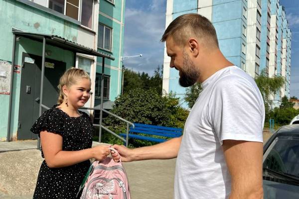 Парламентарии от «Единой России» помогли юным смолянам подготовиться к школе