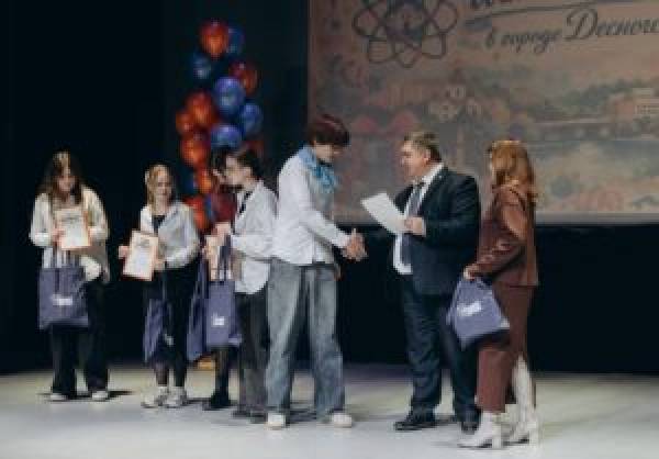 Смоленская АЭС: в Десногорске поздравили «Школу Росатома» с 15-летним юбилеем