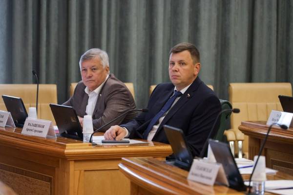 Смоленский сенатор предложил промониторить внешний вид школьных тетрадей Смоленский сенатор предложил промониторить внешний вид школьных тетрадей