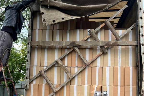 Смоленские пограничники предотвратили попытку нелегального ввоза в Россию сигарет на 65 миллионов рублей