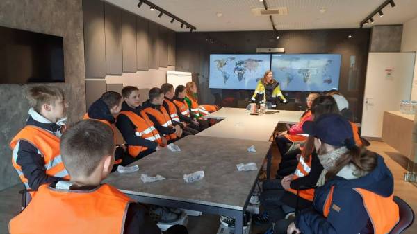 1500 школьников посетили предприятия области по проекту 