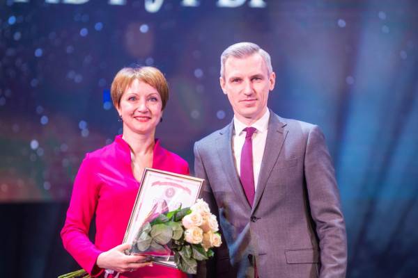 Работникам культуры Смоленской области были вручены награды Василием Анохиным