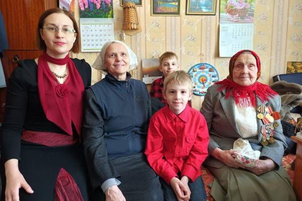 В День Победы смоленские единороссы посетили ветеранов ВОВ