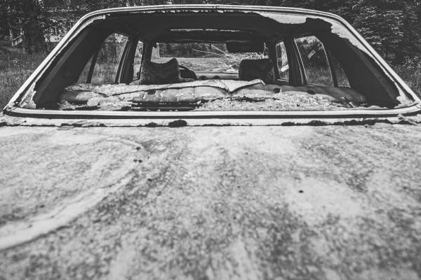 В Смоленске угонщик поджёг похищенный автомобиль В Смоленске угонщик поджёг похищенный автомобиль