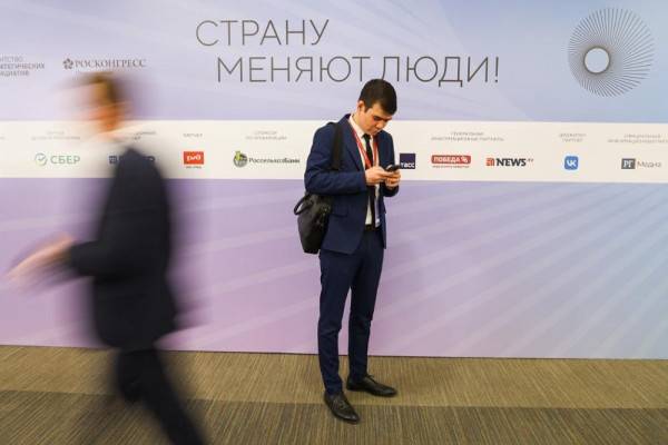 Губернатор Василий Анохин предложил смолянам поучаствовать в форуме «Сильные идеи для нового времени»