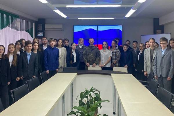 Смоленский филиал «Защитников Отечества» провёл урок мужества для школьников