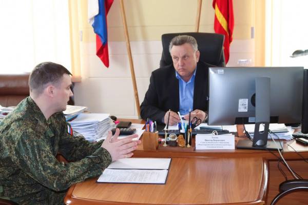 Встреча главы администрации Монастырщинского района и руководителя ФСБ