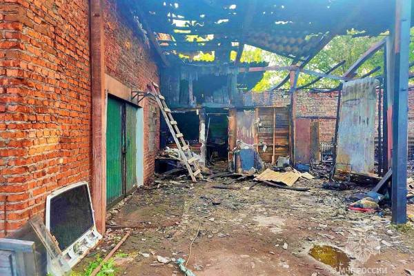 В Смоленске на улице Седова горел автосервис