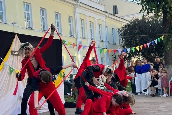 В Смоленске состоялся еще один этап уличного фестиваля АРТ-МАЯКовский В Смоленске состоялся еще один этап уличного фестиваля АРТ-МАЯКовский