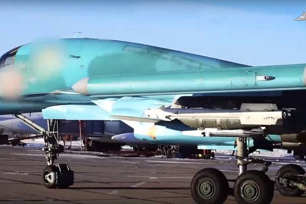 Экипаж истребителя-бомбардировщика Су-34 уничтожил скопление живой силы противника в зоне СВО