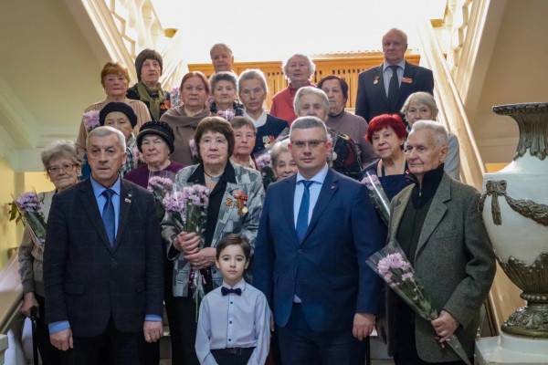 Мэр Смоленска наградил ветеранов медалями
