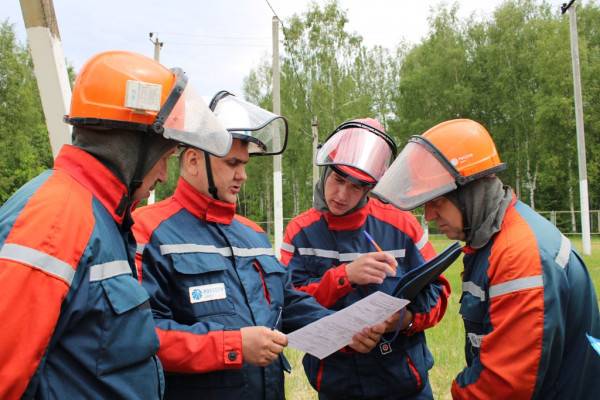 В Смоленскэнерго определили лучшую бригаду по ремонту и обслуживанию распределительных сетей 0,4 – 10 кВ