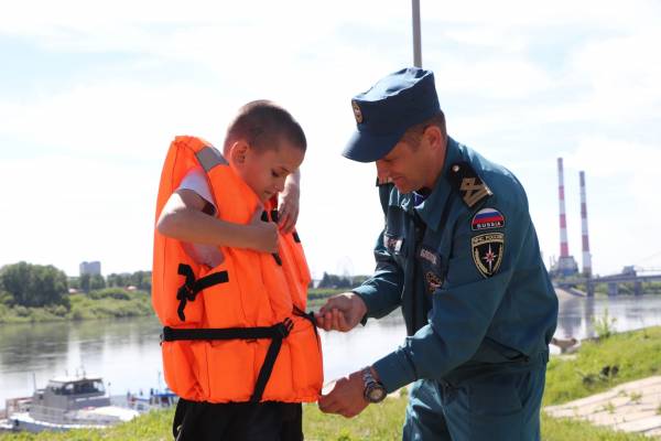 Безопасность детей на воде: роль родителей и экстренные меры