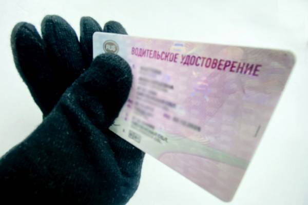 На Смоленщине выявили очередной факт использования поддельного водительского удостоверения На Смоленщине выявили очередной факт использования поддельного водительского удостоверения