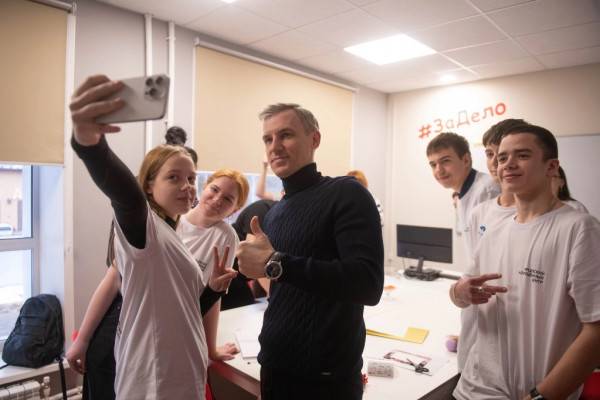 Поздравление молодежи Смоленской области с Днем молодежи от губернатора Василия Анохина