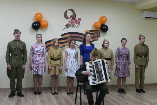 В Центре общения старшего поколения в Починке поздравили ветеранов, детей войны и бывших узников концлагерей с Днём Победы