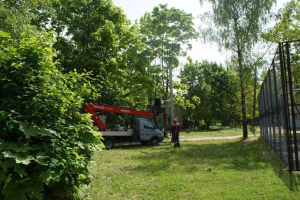 Смоленскэнерго освещает территории школ к новому учебному году
