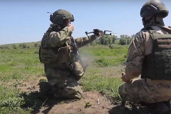 На полигонах Минобороны РФ продолжаются курсы интенсивной боевой подготовки с контрактниками