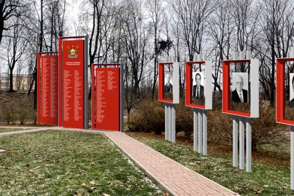 Возведение Доски почёта начали напротив здания мэрии Смоленска