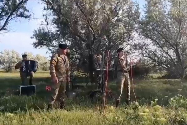 Артисты ансамбля «Морпехи России» выступили перед морскими пехотинцами в зоне спецоперации
