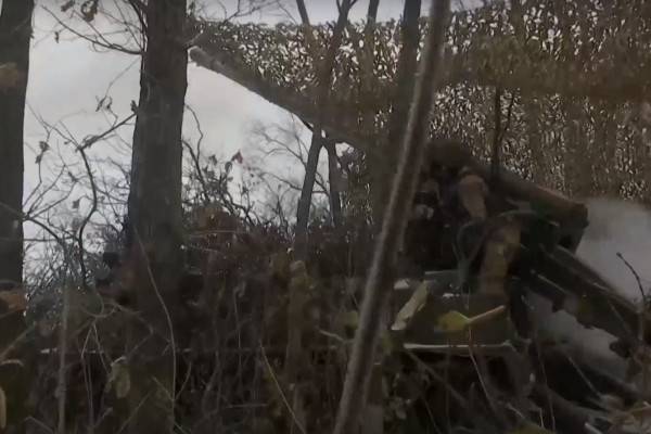 Расчеты САУ «Гиацинт-С» группировки войск «Запад» наносят точные удары по позициям ВСУ