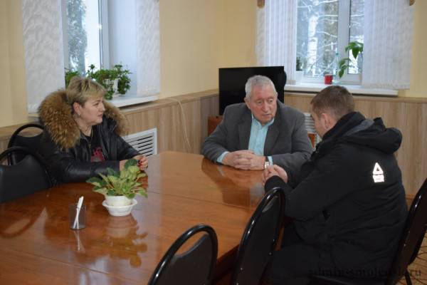 Глава Глинковского района встретился с находящимся в отпуске военнослужащим – участником СВО