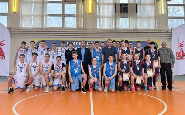 Команда из Десногорска победила в баскетбольном турнире на Спартакиаде учащихся Смоленской области