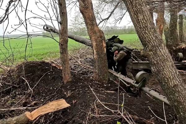 В зоне СВО российские гаубицы уничтожили блиндажи и миномётные расчёты противника