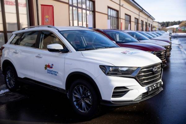 Смоленские ветераны спецоперации получили автомобили Смоленские ветераны спецоперации получили автомобили