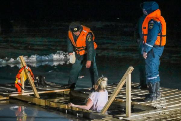МЧС опубликовало список мест для Крещенских купаний в Смоленской области