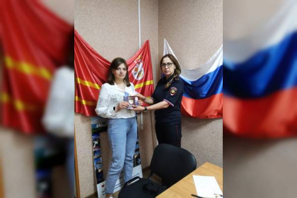 В Смоленске вручили паспорта РФ жителям, прибывшим из ДНР и ЛНР