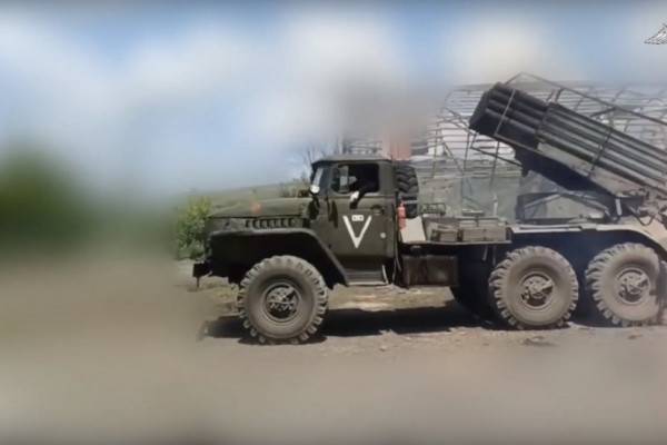 Артиллеристы-десантники ликвидируют врага в районе Часова Яра