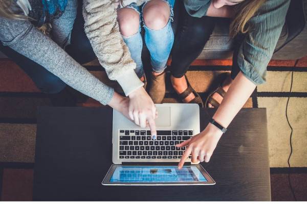 Более половины россиян позитивно относятся к отечественной косметике