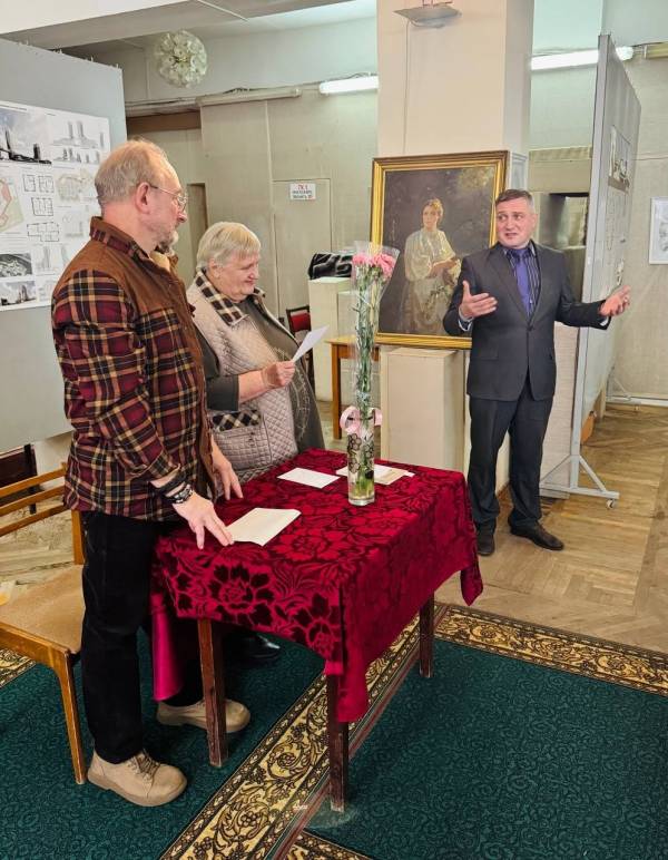 Выставка Валерия Климова и его учеников в Рославле: Искусство объединяющее поколения