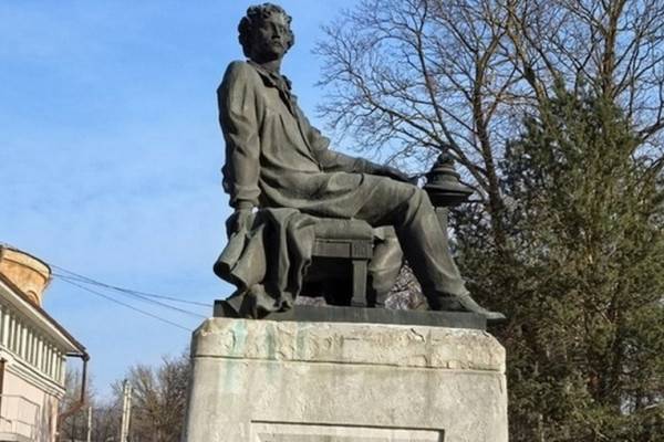 В Смоленске отметили годовщину со Дня рождения выдающегося русского живописца и скульптора Микешина В Смоленске отметили годовщину со Дня рождения выдающегося русского живописца и скульптора Микешина