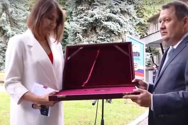 Семье Героя РФ гвардии прапорщика Артура Лапшина вручили медаль «Золотая Звезда»