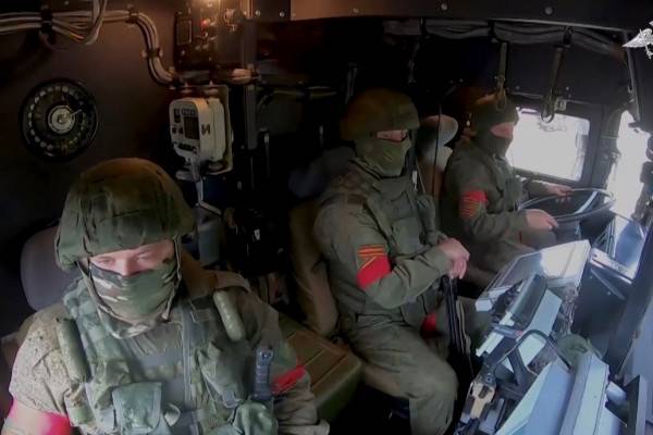 Расчёты «Искандеров» уничтожают противника