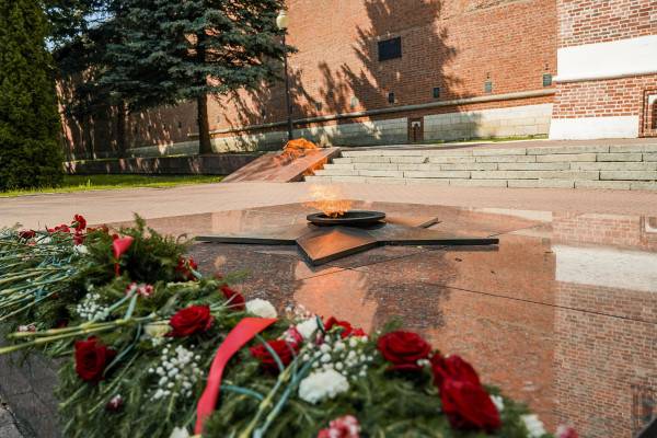 В Смоленске возбудили уголовное дело по факту осквернения Вечного огня В Смоленске возбудили уголовное дело по факту осквернения Вечного огня