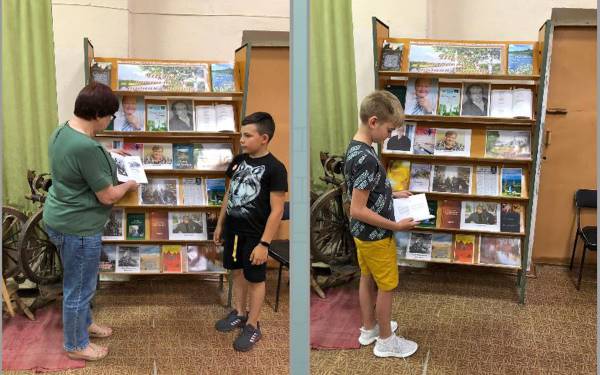 В библиотеке подготовлена выставка для читателей «Щедра талантами родная сторона»