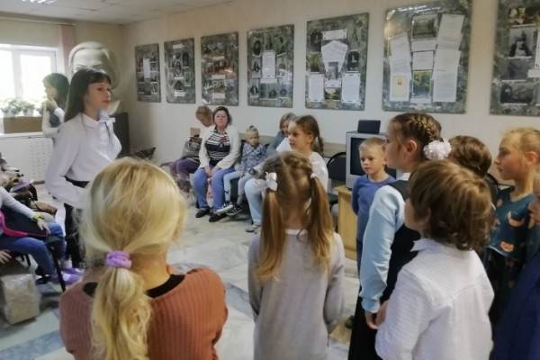 В Смоленске в ДМШ №1 имени М.И. Глинки старшеклассники провели экскурсии для первоклассников