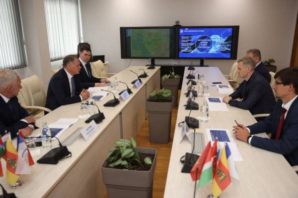 Врио Губернатора Василий Анохин обсудил с председателем правления АО «СО ЕЭС» Фёдором Опадчим развитие энергосистемы Смоленской области