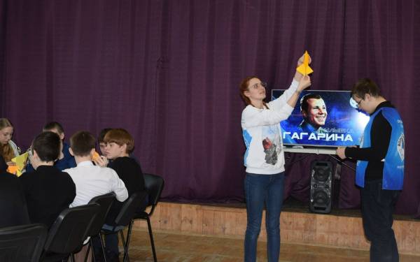 В Молодёжном центре Десногорска прошла акция «Подарочная открытка маме»