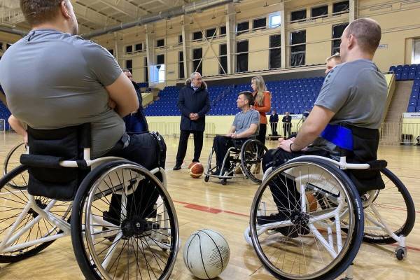 В Смоленске проходят соревнования по баскетболу на колясках